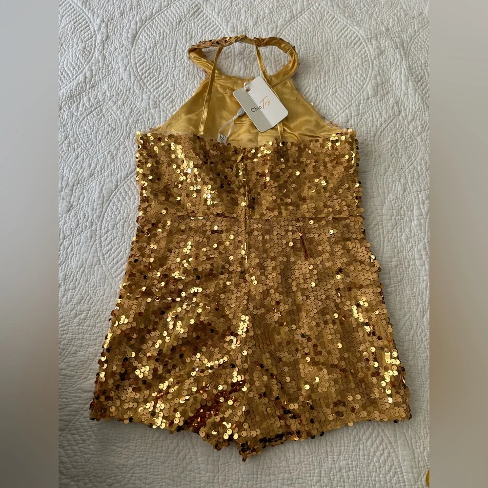 NWT Chictry Halter Neck Sequined Romper Gold Size 8. Open back/zipper. Lined